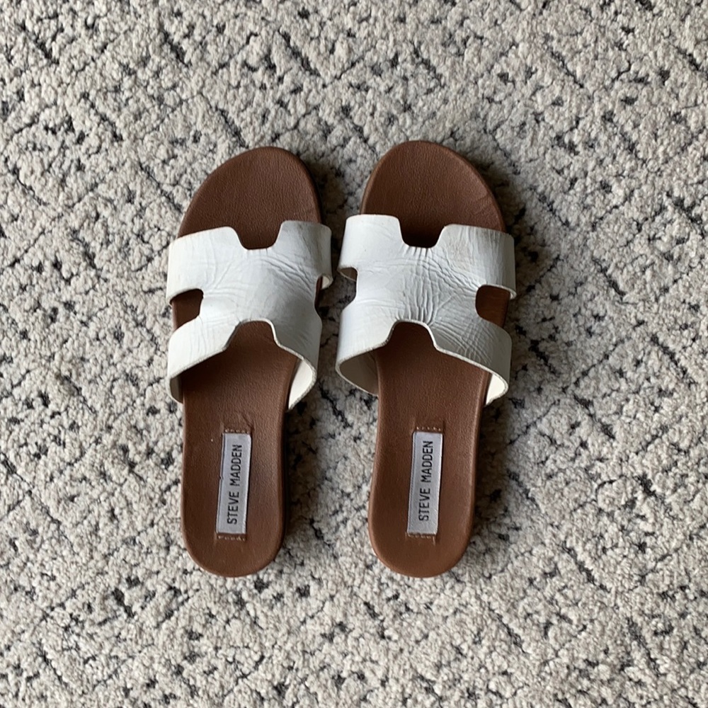 Steve Madden White sandals
